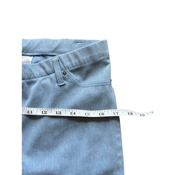 Time & Tru Women's Light Denim Capris - Picture 6 of 7